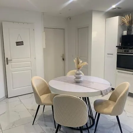 Maison T2 Avec Clim 2mn Gare Parking Privee Holiday home Annecy